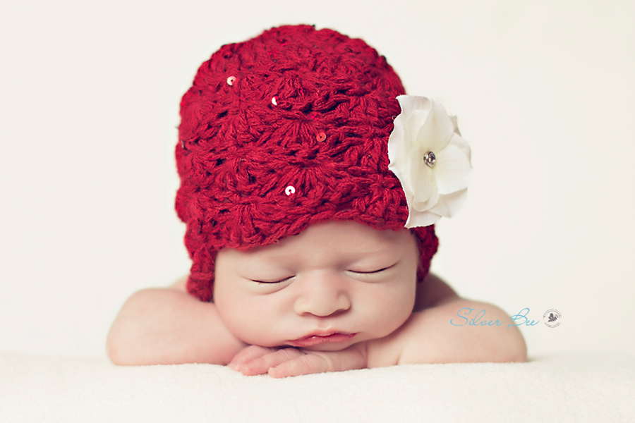 newborn hat, flower, blanket, posing