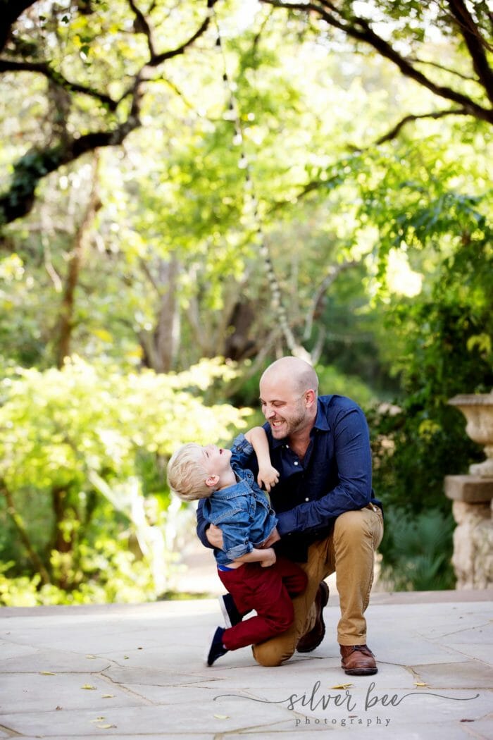 Family photo session at Laguna Gloria in Austin TX | Silver Bee Photography