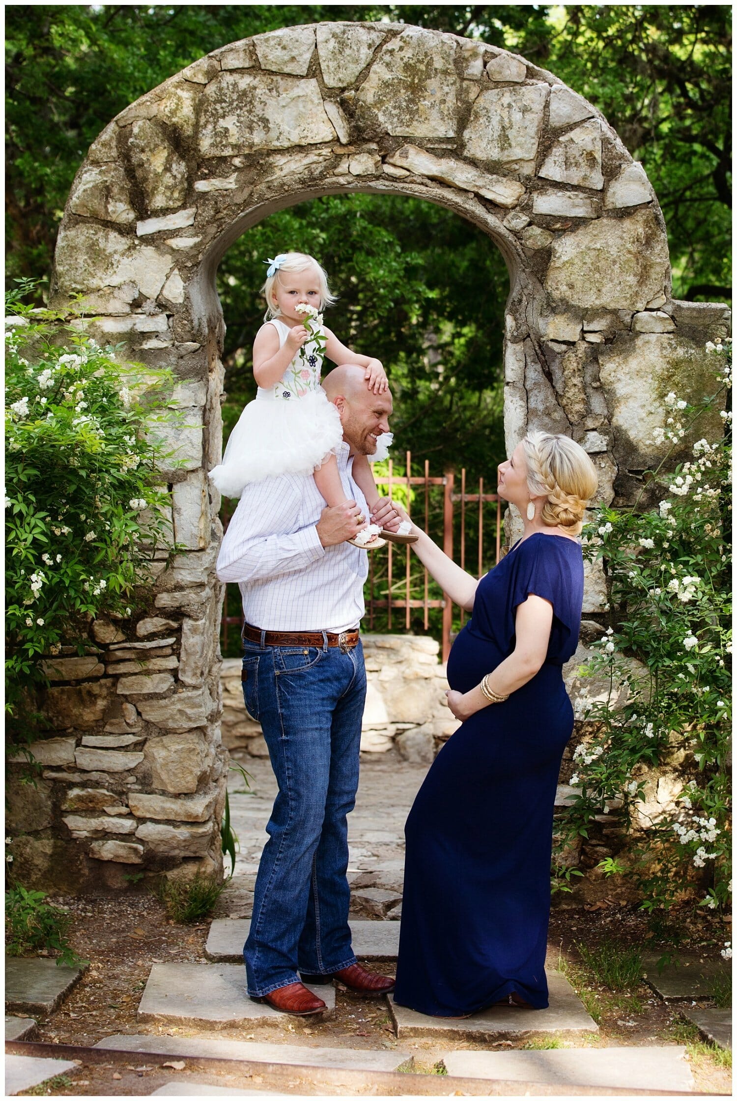 Austin Area Outdoor Family Maternity Photographer