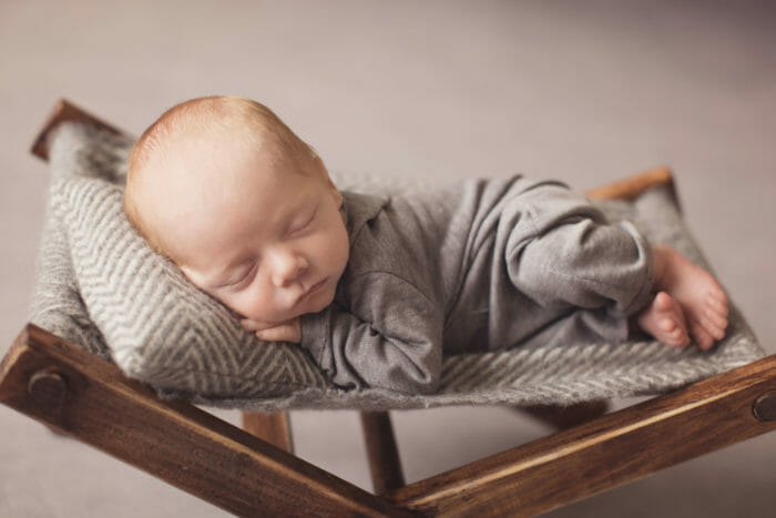 Using a gray herringbone hammock for newborn photography | Silver Bee Photography