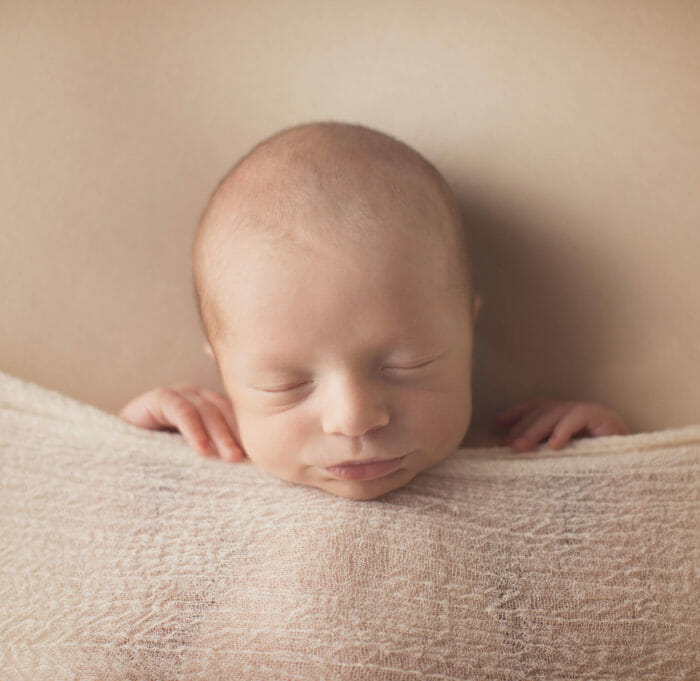 How to do night night pose in newborn photography | Silver Bee Photography