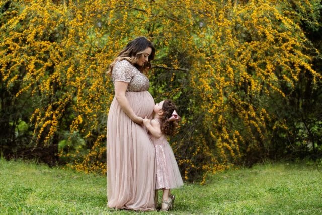 Beautiful locations for materntiy photography in Austin TX | Silver Bee Photography