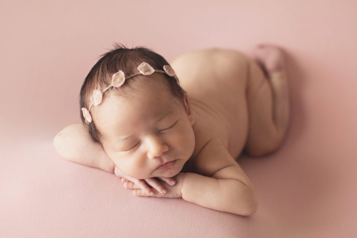 Learn how to pose with hands on chin for newborn photography | Silver Bee Photography Austin Texas
