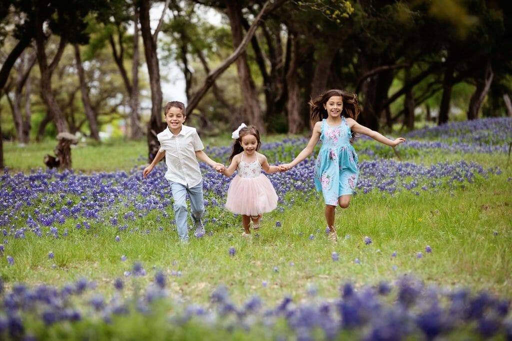 Best blue bonnet fields in Austin Tx for family photos | Silver Bee Photography