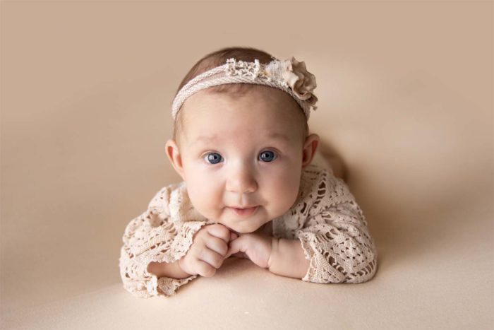 Milestone baby photography for four month old baby girl | Silver Bee Photography Austin TX