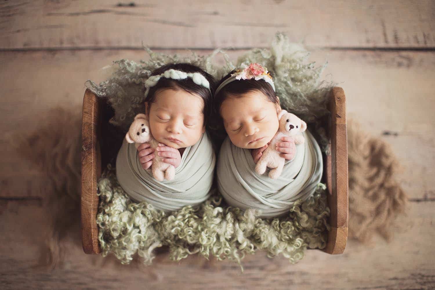 How to use sage in twin newborn photography sessions | Silver Bee Photography ATX